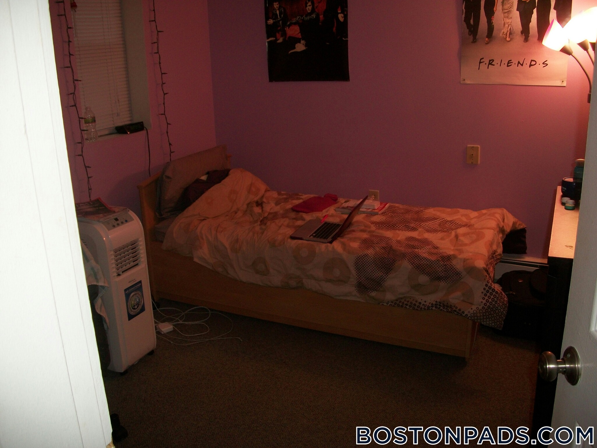 Building Photo - 833 Beacon St