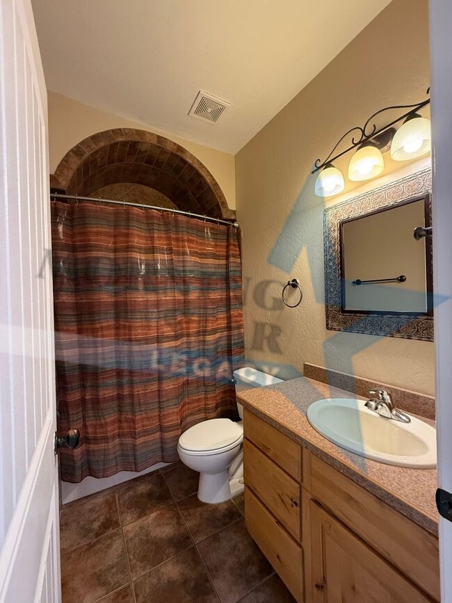 Building Photo - 4-Bedroom Home - New Carpet & Fresh Paint!