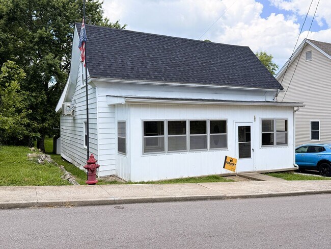 Building Photo - 102 Church St