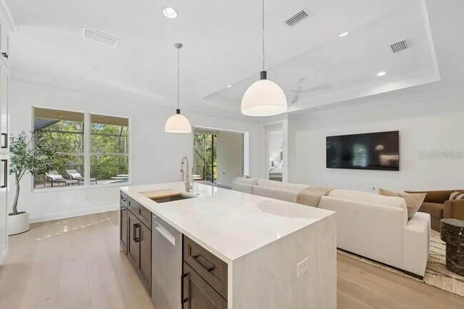 Building Photo - 7346 Edenmore St