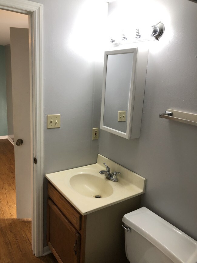 Building Photo - 412 Spann Ave