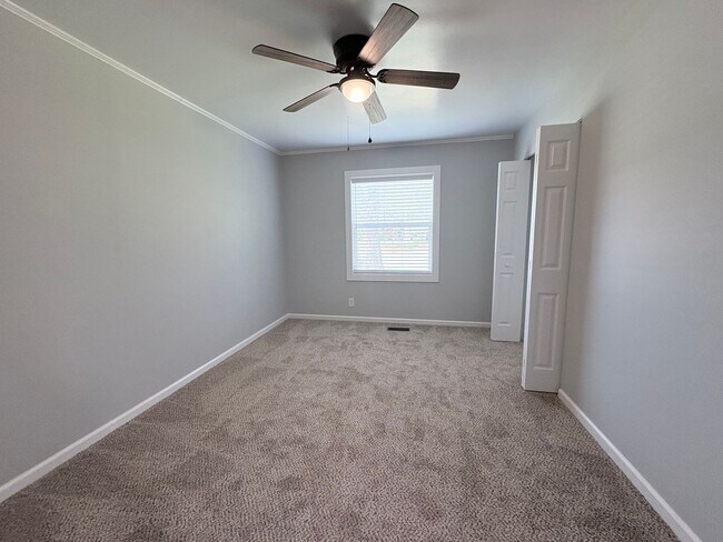 Building Photo - Newly Renovated 3 Bedroom 2 Bath w/ Flex Room Located in a Sought-after Neighborhood!
