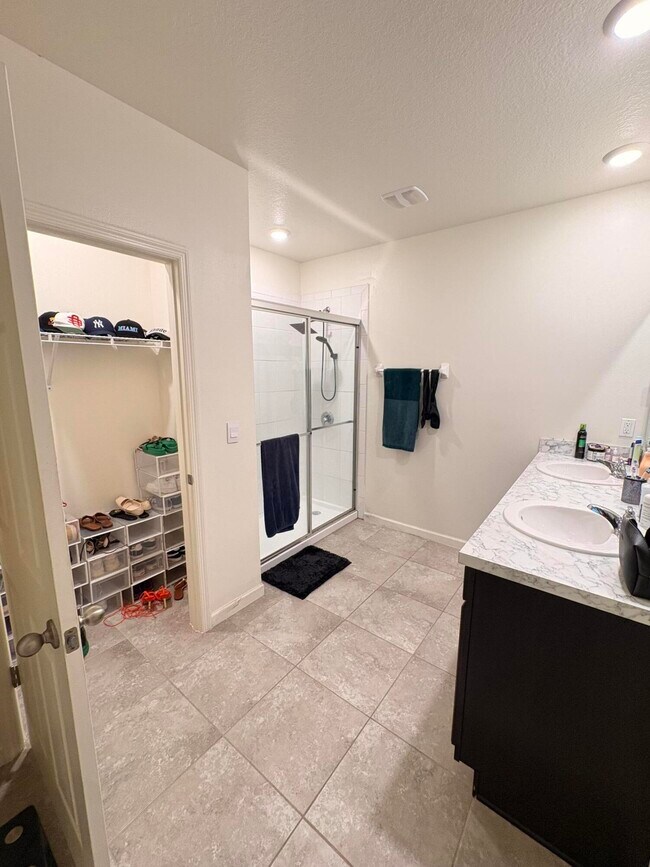 Building Photo - 5619 Delight Dr