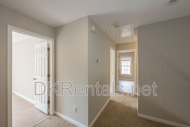 Building Photo - 1512 Fallen Leaf Dr SW