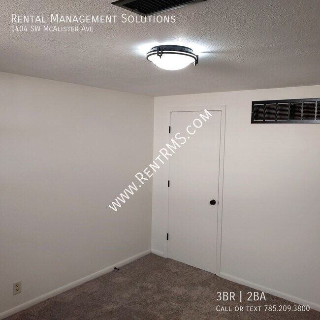 Building Photo - 1404 SW McAlister Ave