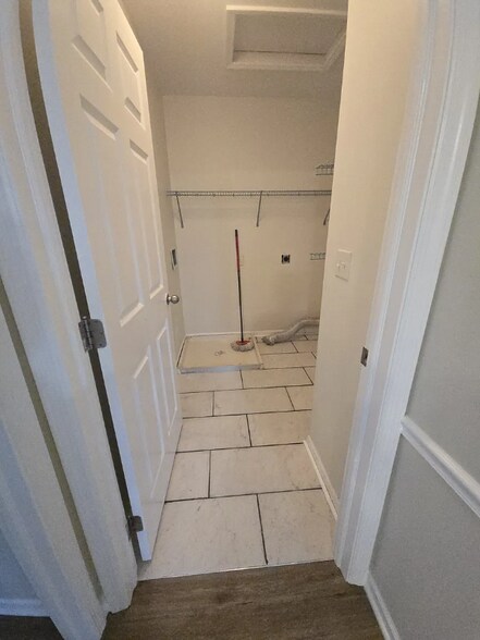 Building Photo - 676 Grove Cir