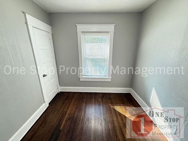 Building Photo - Spacious 3-bedroom, 2-bath house in Kansas City!