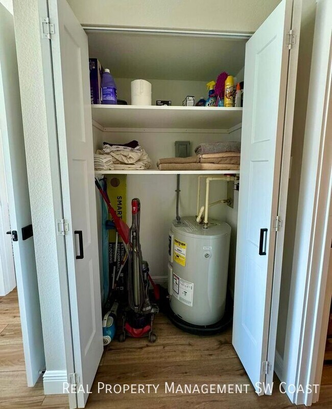 Building Photo - 6300 South Pointe Blvd