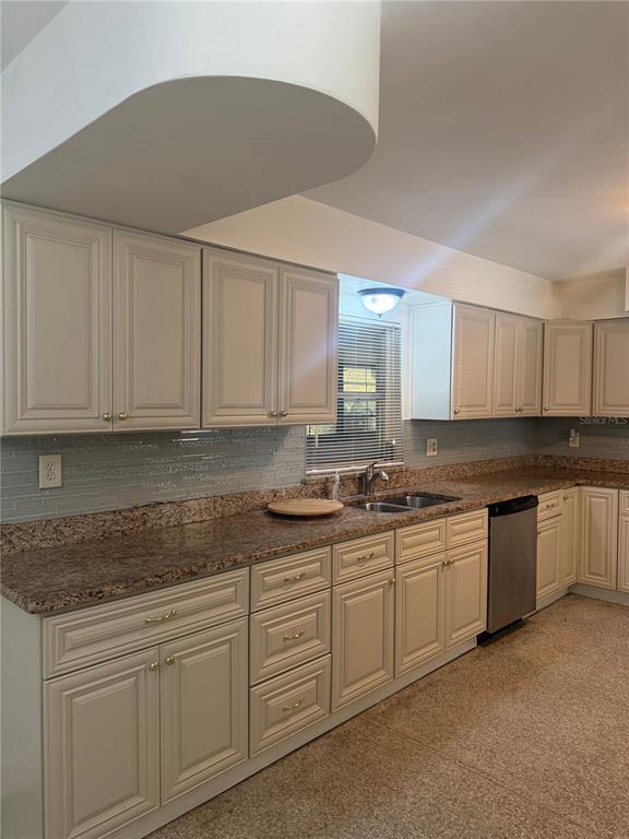 Building Photo - 206 Robin Rd