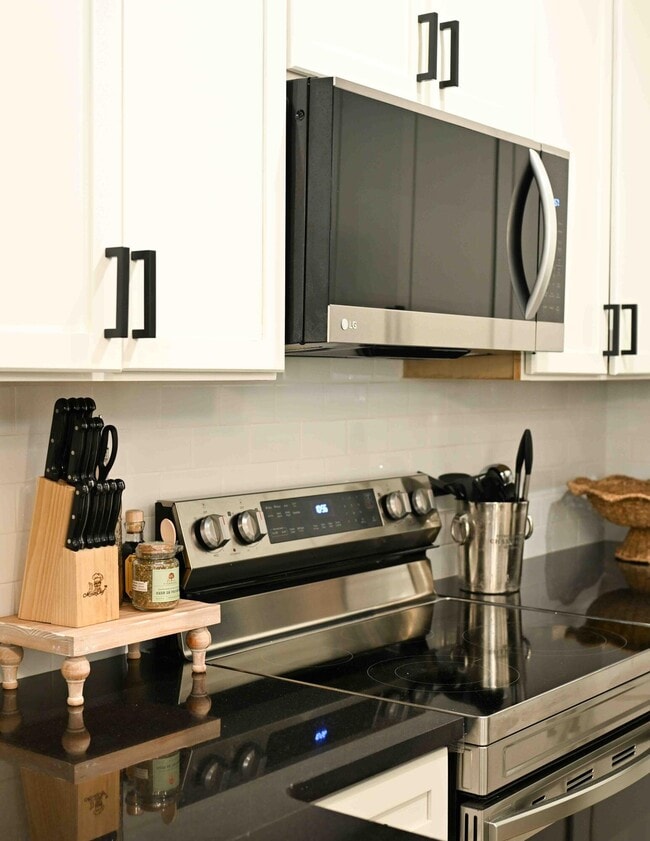 Building Photo - 90 Southaven Cir