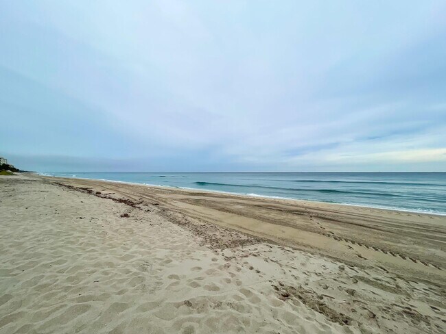 Building Photo - 3594 S Ocean Blvd