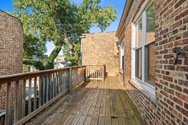Building Photo - 2254 W Adams St