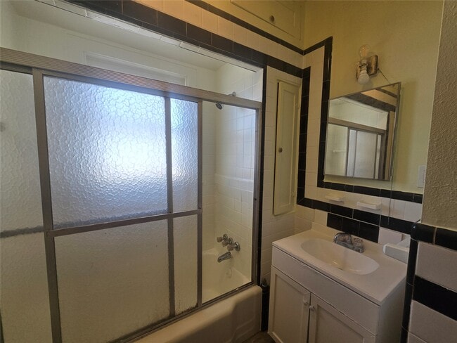 Building Photo - 3828 Ave S