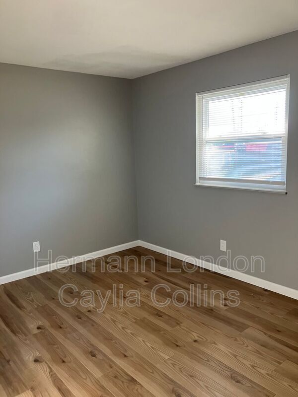 Building Photo - 11016 Saginaw Dr