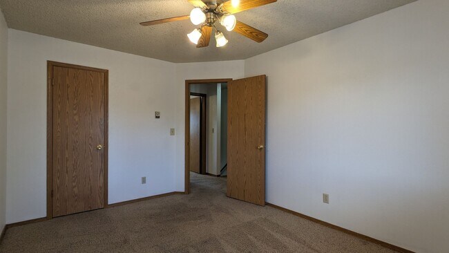 Building Photo - 1299 Vondelpark Dr