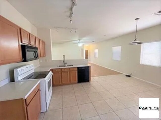 Building Photo - Great House