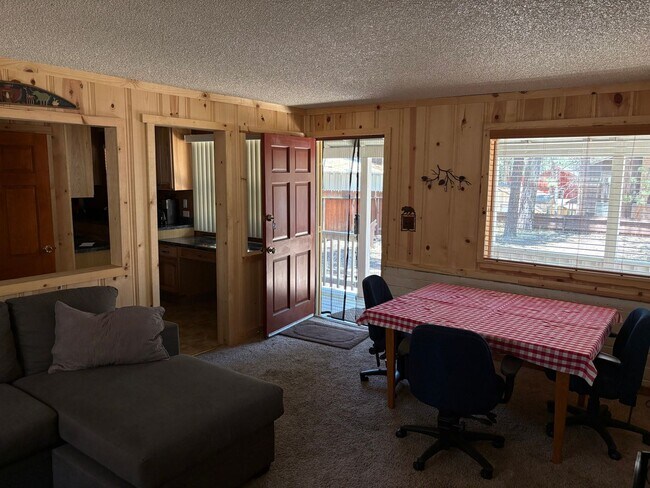Building Photo - Mountain cabin close to the lake and casinos
