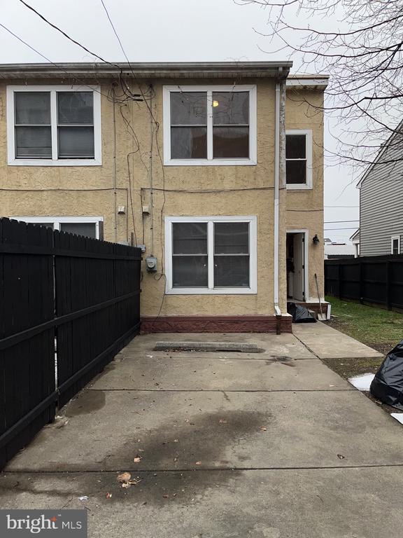 Building Photo - 1324 N Hancock St