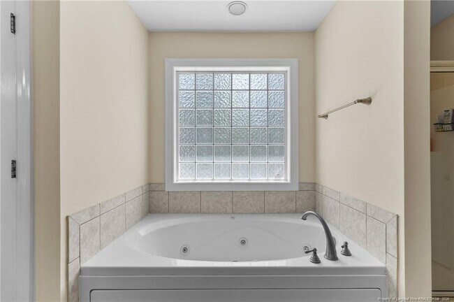 Building Photo - 5802 Rainsford Dr