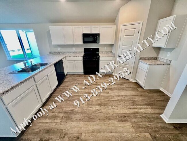 Building Photo - Brand NEW!! Spacious 4 Bed 2 Bath Home in Gardner-Coming Soon!!