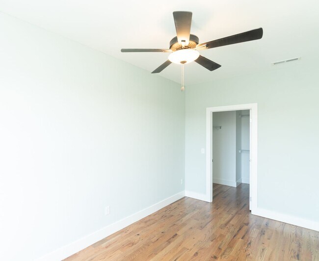 Building Photo - Modern 4 Bedroom Townhome in Southside Chattanooga