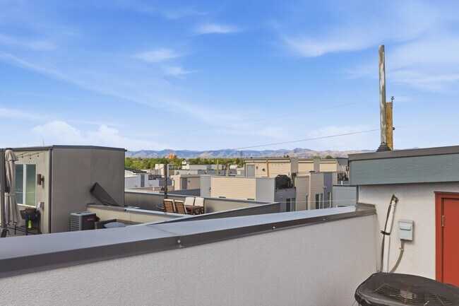 Building Photo - 1295 Osceola St