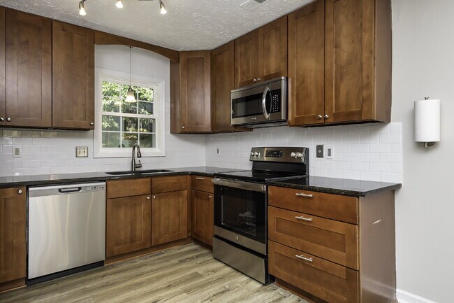 Building Photo - Spacious 3BR/2.5BA with Fenced Yard & Attached Garage in Piedmont $1,850/mo rent