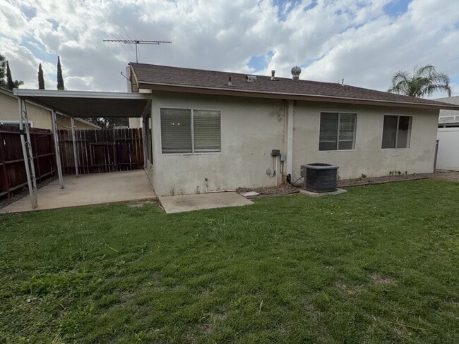 Building Photo - Charming 3-Bed Oasis with 2 Baths on Olymp...