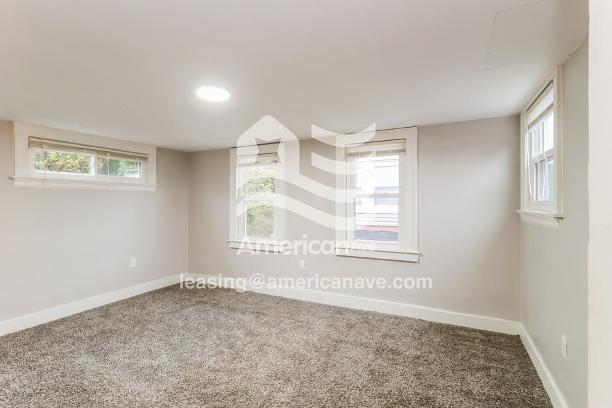 Building Photo - 1224 6th Ave