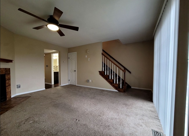Building Photo - 2 bed 2.5 bath Townhouse condo in Butler Township