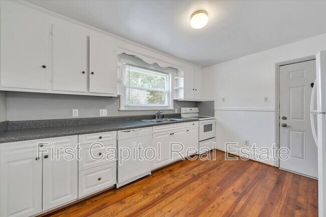 Building Photo - 1228 Wasena Ave SW