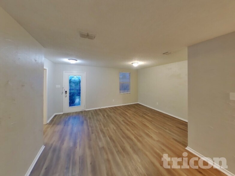 Building Photo - 2641 Bandera Pl