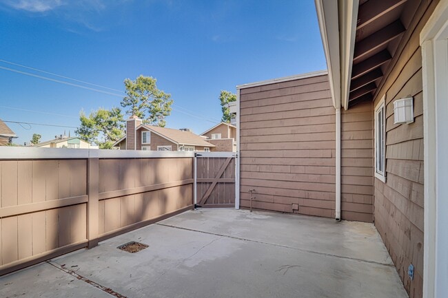 Building Photo - 2601 Ashe Rd