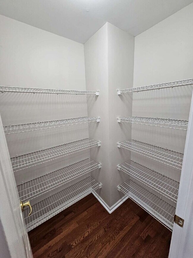 Building Photo - 3-Level Condo in Prime Sterling Heights Location. 2 Bed, 2 Full Bath, 2 Half Baths | 2-Car Garage...