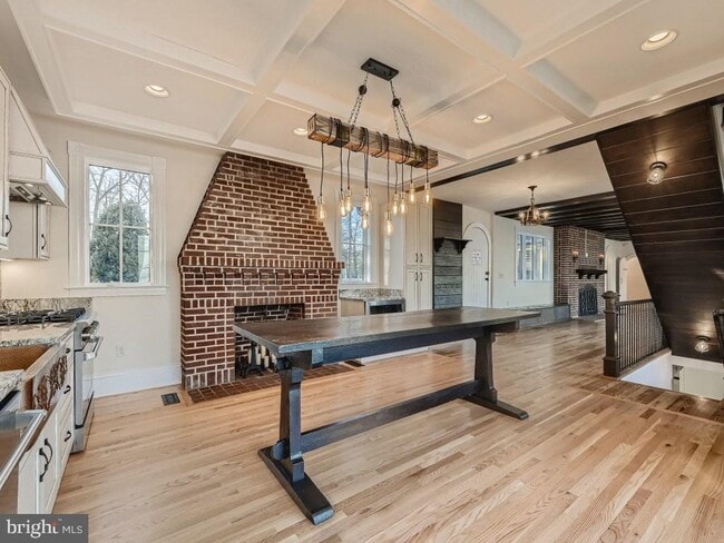 Building Photo - 2100 Rosalie Ave