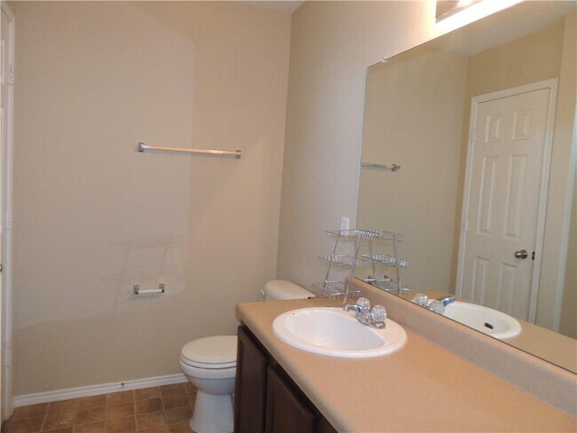 Building Photo - 315 Feathergrass Dr