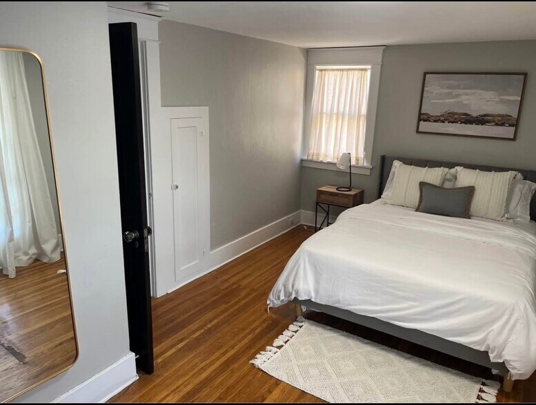 Building Photo - 449 Richmond Ave