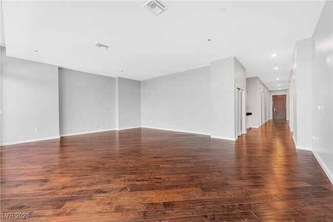 Building Photo - 4575 Dean Martin Dr