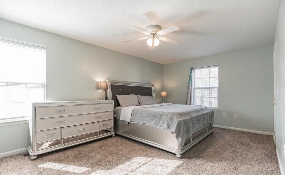 Master bedroom - 10324 Cassidy Ct