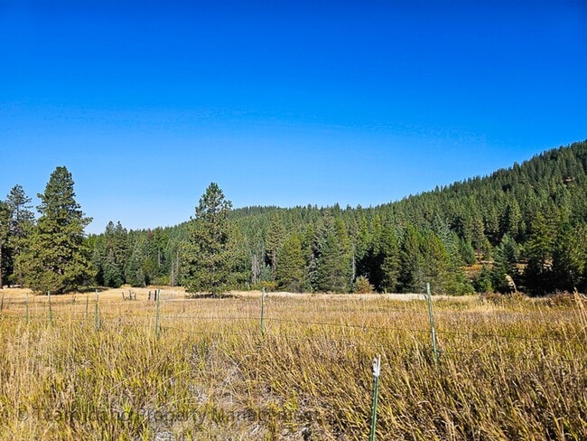 Building Photo - 2001 Manufactured Home on 160 Acre Farm ne...