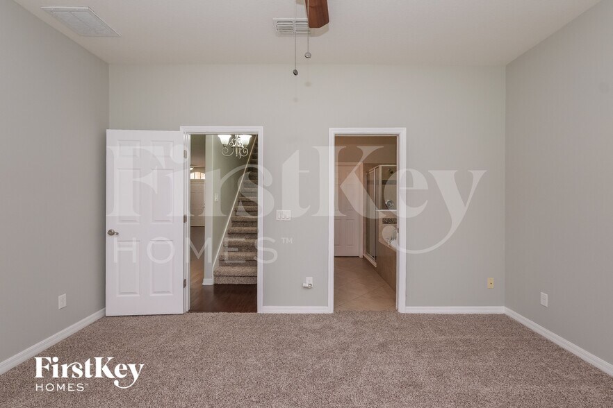 Building Photo - 7847 Foxgrove Dr