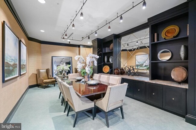 Building Photo - 8220 Crestwood Heights Dr