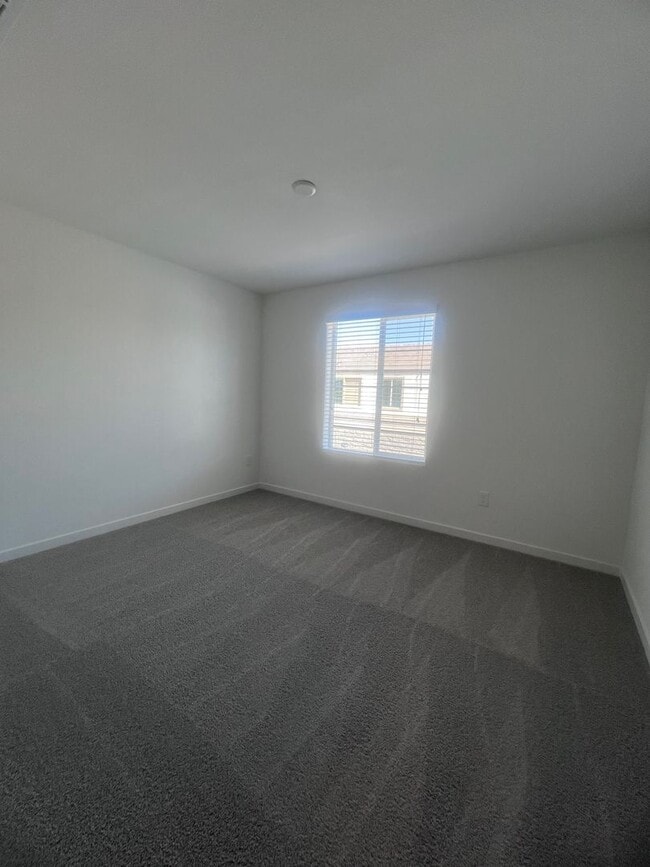 Building Photo - BRAND NEW TOWNHOUSE