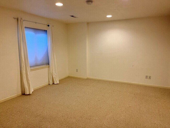 Building Photo - Spacious Townhouse Available in Lafayette