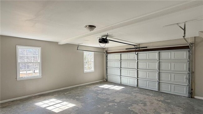 Building Photo - 1735 Ridgefield Dr