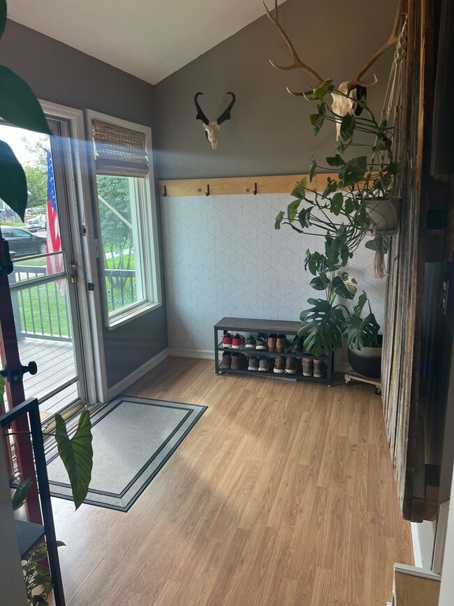 Building Photo - ADORABLE 3 BEDROOM, 1 BATHROOM, SINGLE FAM...