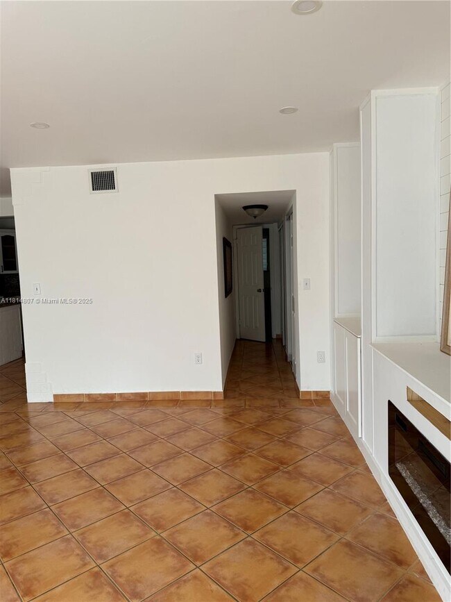 Building Photo - 541 NE 199th Ln