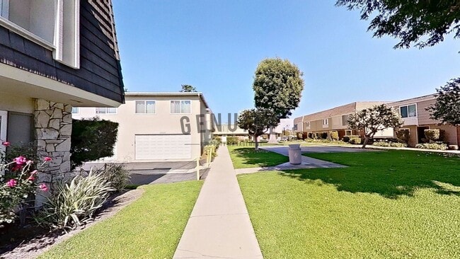 Building Photo - 10062 Los Coyotes Ct