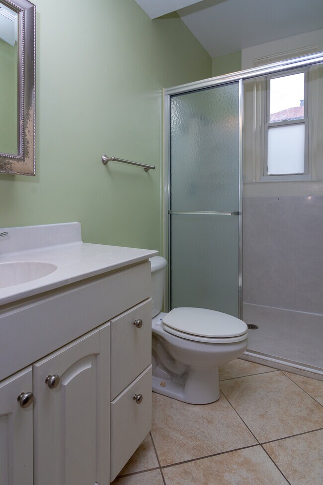 Building Photo - The Senate Club - 2 bedroom/2 bath **** MO...