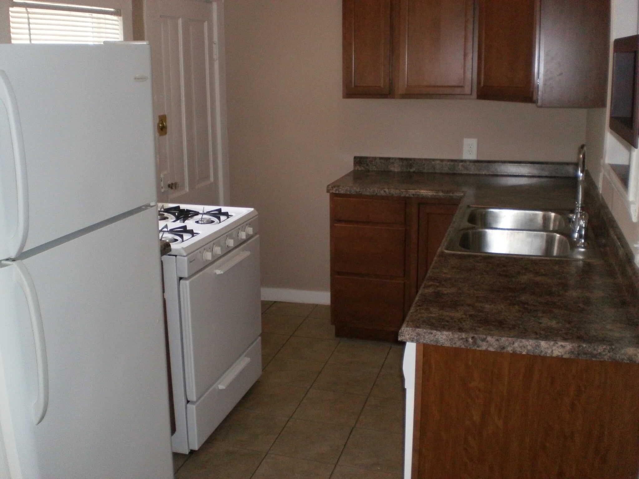 Kitchen with appliances - 1080 26th St